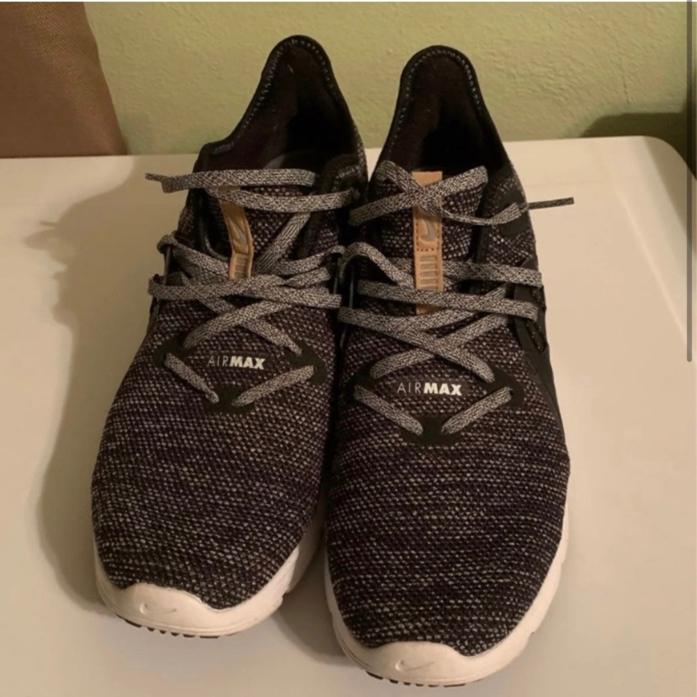 Men’s Nike shoes